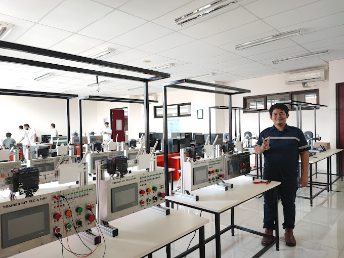 Robot palletizing system in automotive parts manufacturing